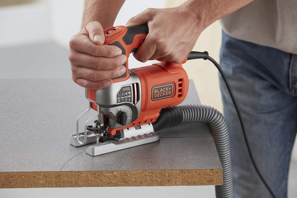 BLACK+DECKER BES610K, Sierra de Calar 650W, 19 mm, Incluye Maletin