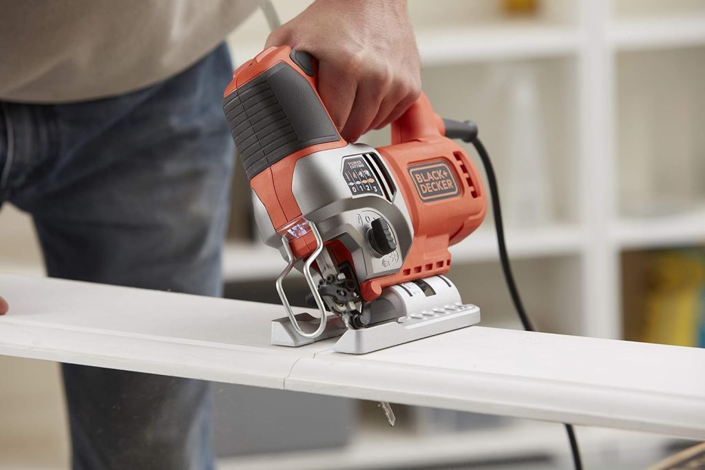 BLACK+DECKER BES610K, Sierra de Calar 650W, 19 mm, Incluye Maletin