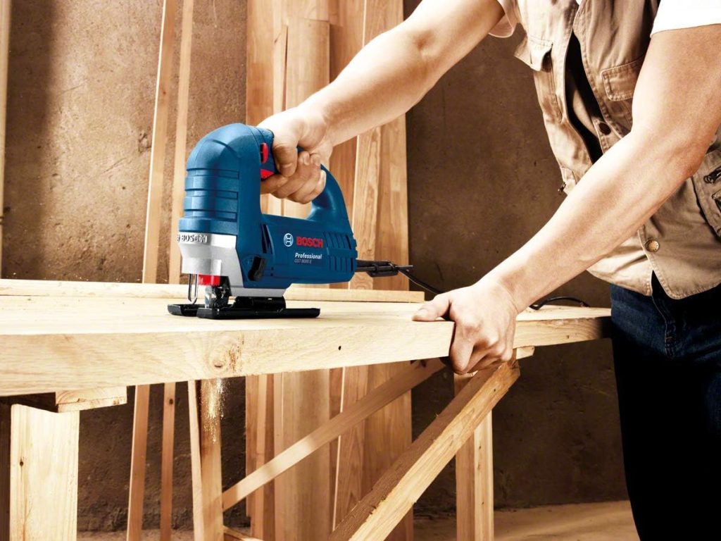 Bosch Professional GST 8000 E - Sierra de calar (710 W, máx. 3100 cpm, corte 80 mm, en caja)
