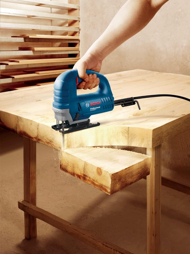 Bosch Professional GST 8000 E - Sierra de calar (710 W, máx. 3100 cpm, corte 80 mm, en caja)
