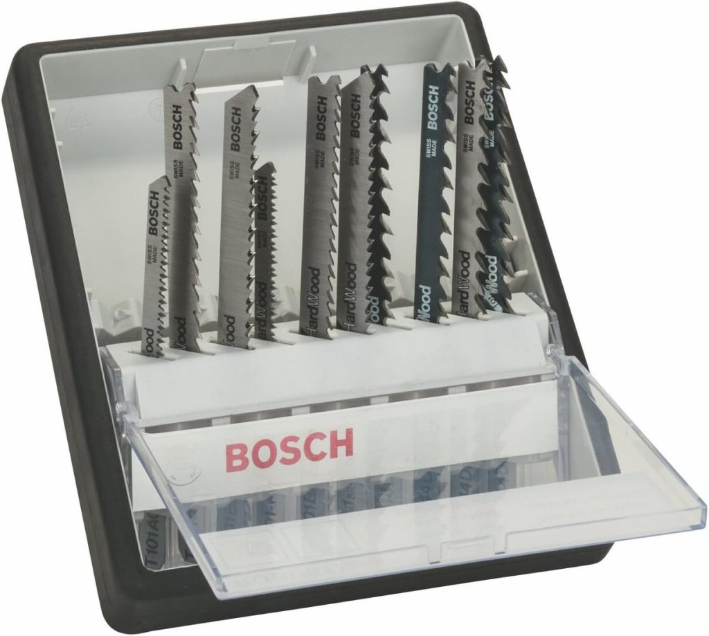 Bosch PST 900 PEL - Sierra de calar (620 W, en maletín) + Bosch 2 607 010 540 - Juego de 10 hojas de sierra de calar Robust Line Wood Expert, vástago en T