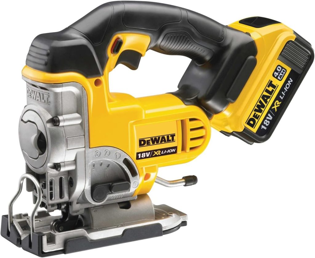 DeWalt DCS331M2-QW 18V - XR LI-ION - Sierra de Calar XR 18V Li-Ion 4,0Ah con maletín           [Clase de eficiencia energética A+]