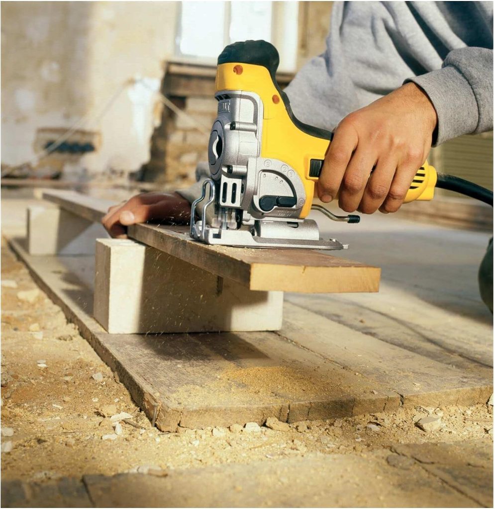 DeWalt DW333K-QS - Sierra de Calar 701W Electrónica - P. abierto + maletín
