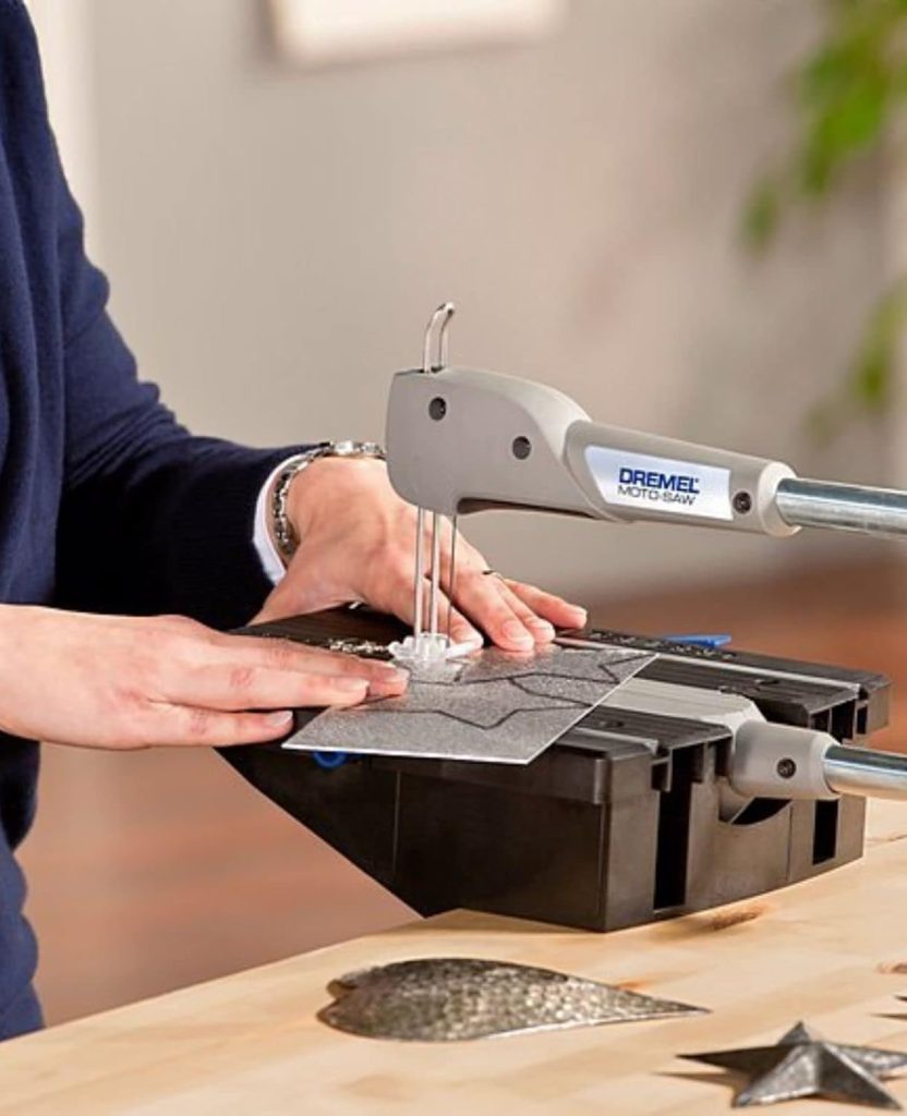 Dremel - Sierra de calar Moto-Saw Dremel Sierra de mesa compacta MS20, 2 en 1 (70 W) con 1 accesorio y 5 hojas de sierra, negra y gris