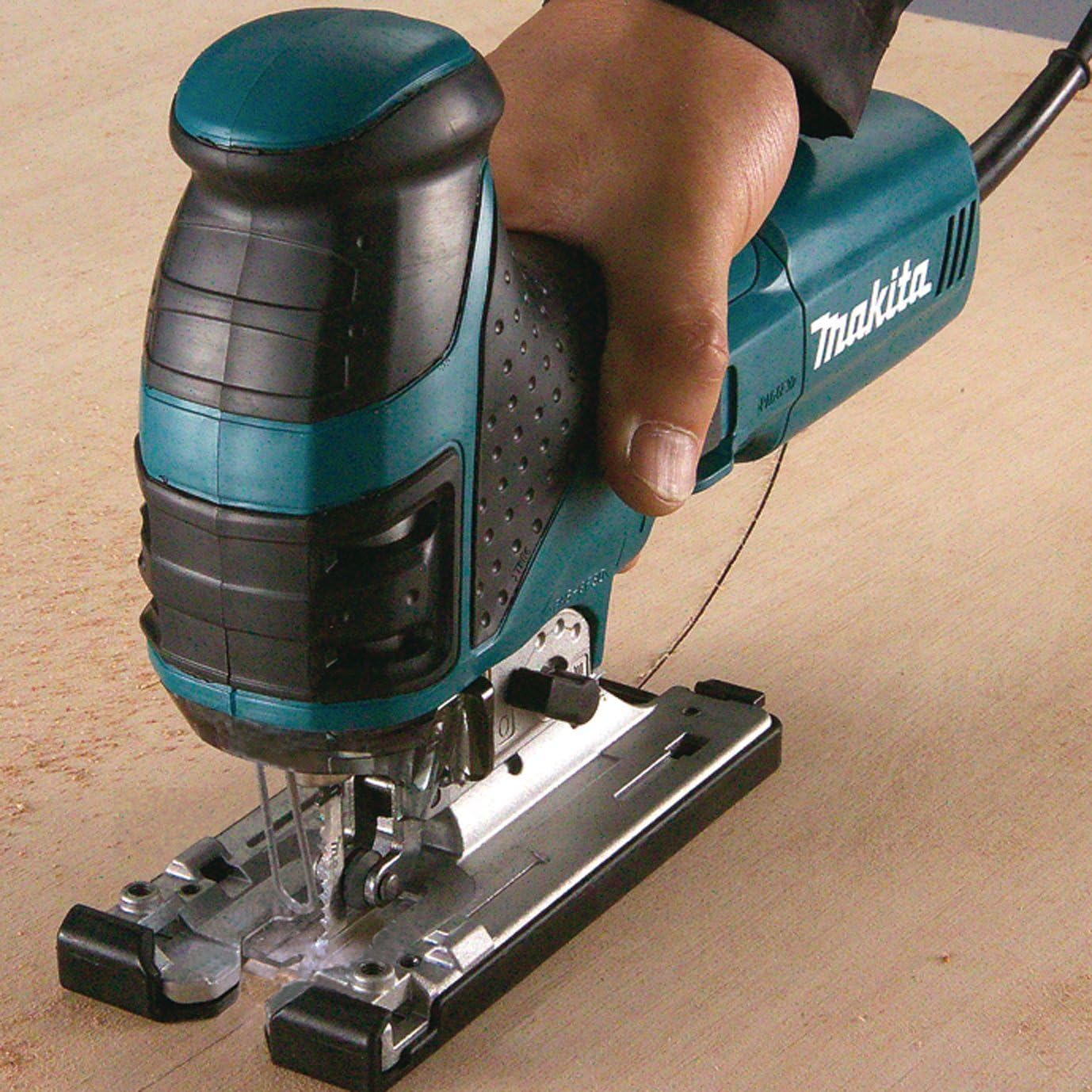 Reseña de la Sierra de calar Makita 4351CTJ 720W 26MM